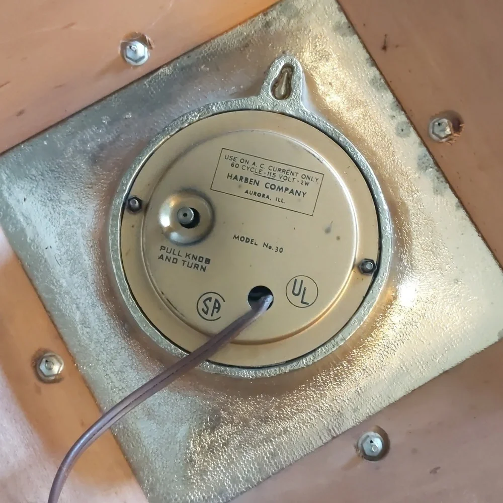 Harben co. electric clock. Mid Century Modern. Bubble glass with wood and brass.